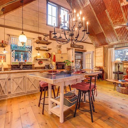 Pet-Friendly Wimberley Cabin With Fire Pit And Hot Tub エクステリア 写真