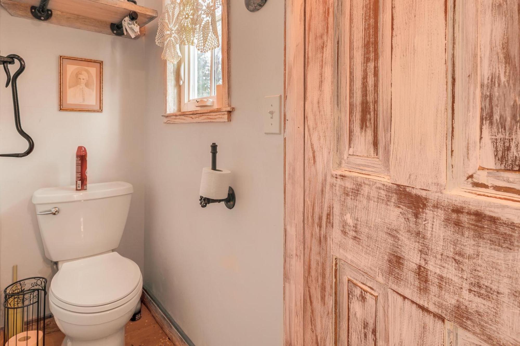 Pet-Friendly Wimberley Cabin With Fire Pit And Hot Tub エクステリア 写真