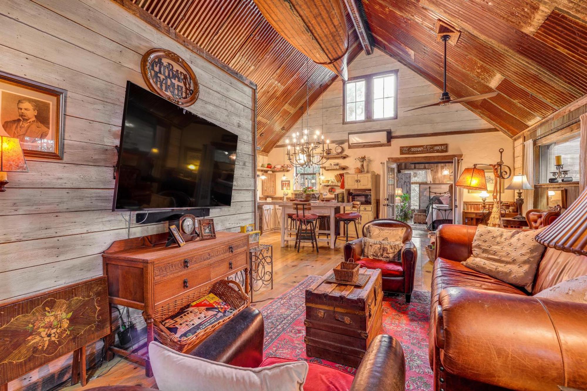 Pet-Friendly Wimberley Cabin With Fire Pit And Hot Tub エクステリア 写真