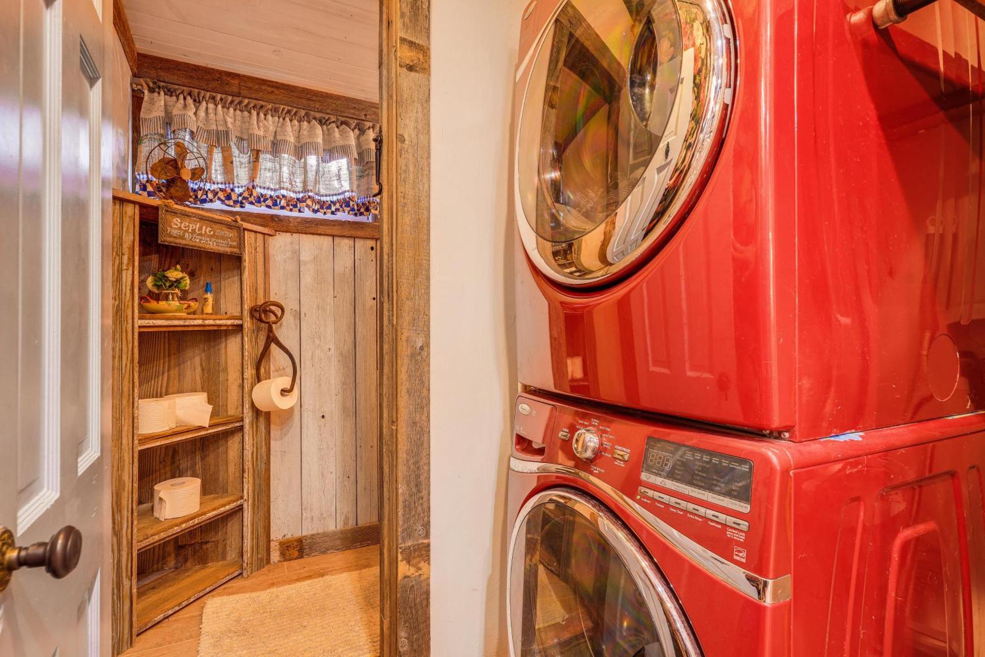 Pet-Friendly Wimberley Cabin With Fire Pit And Hot Tub エクステリア 写真
