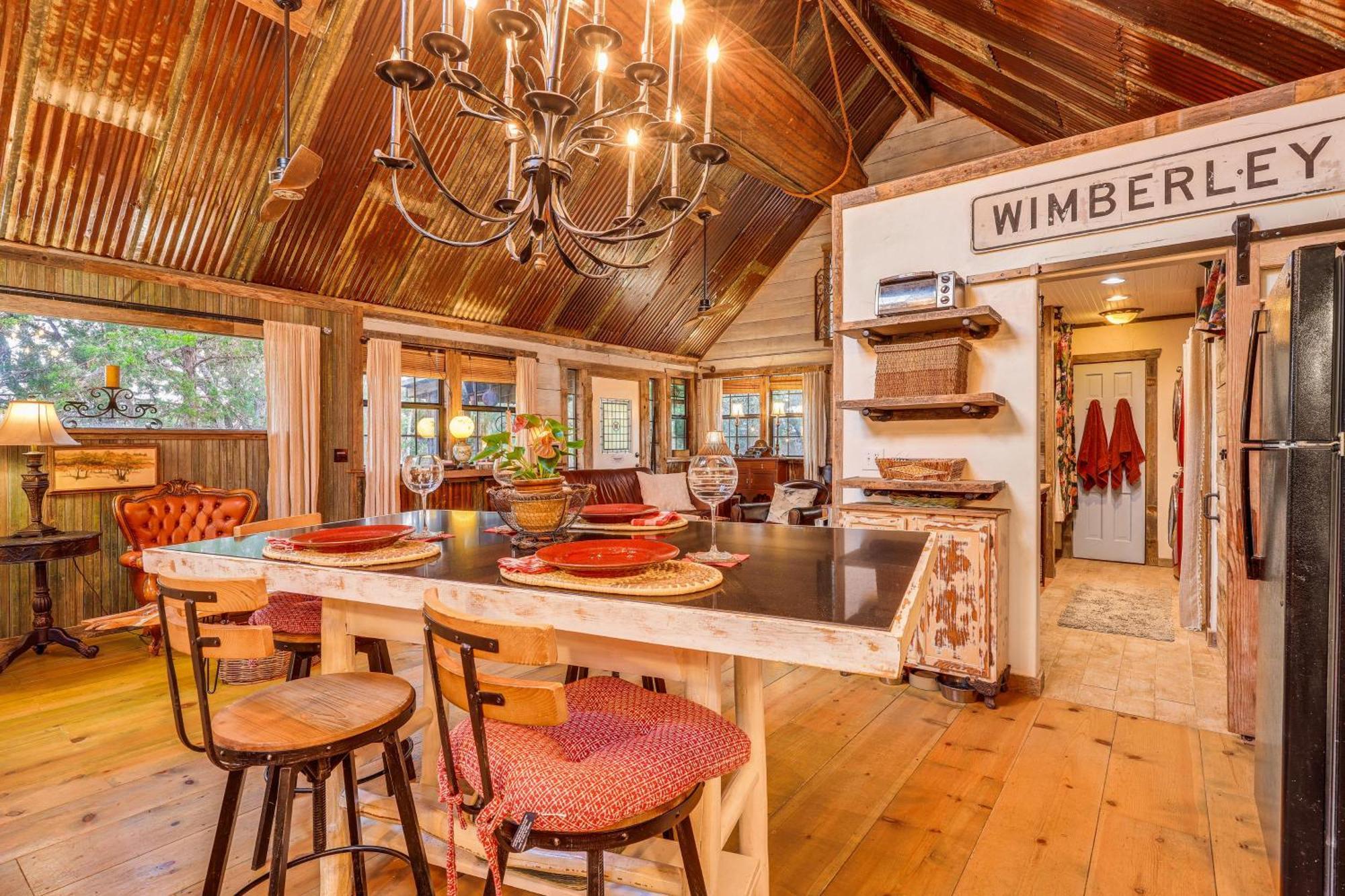 Pet-Friendly Wimberley Cabin With Fire Pit And Hot Tub エクステリア 写真