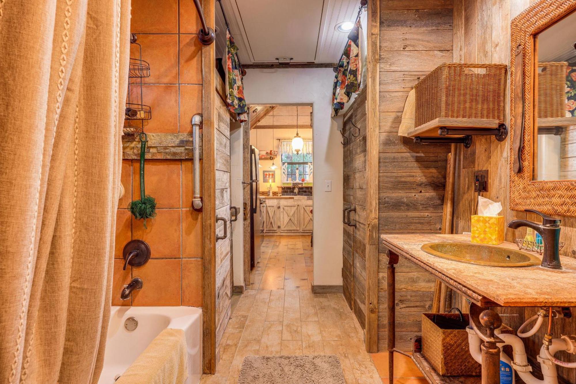 Pet-Friendly Wimberley Cabin With Fire Pit And Hot Tub エクステリア 写真