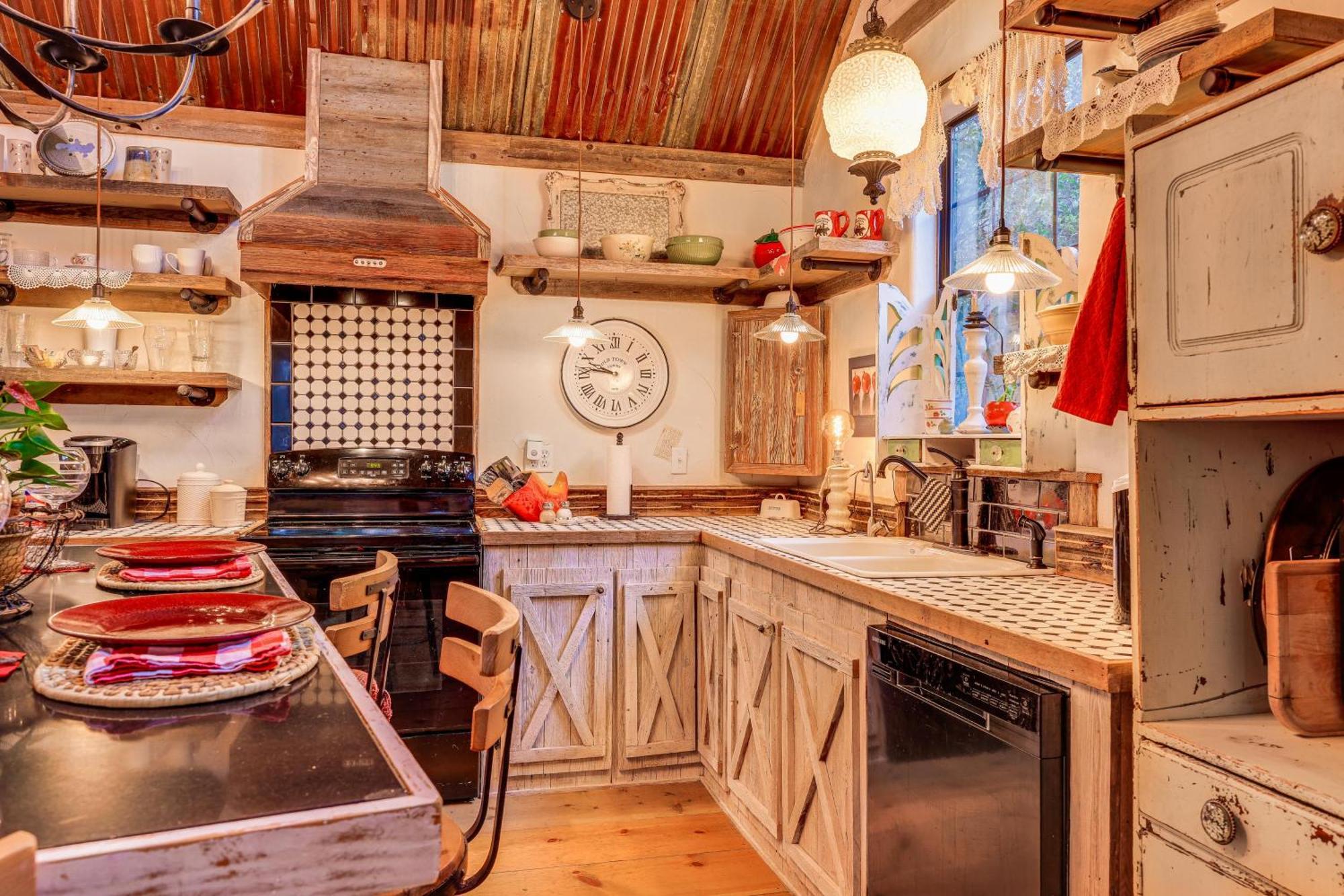 Pet-Friendly Wimberley Cabin With Fire Pit And Hot Tub エクステリア 写真